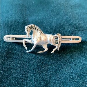 Horse pin